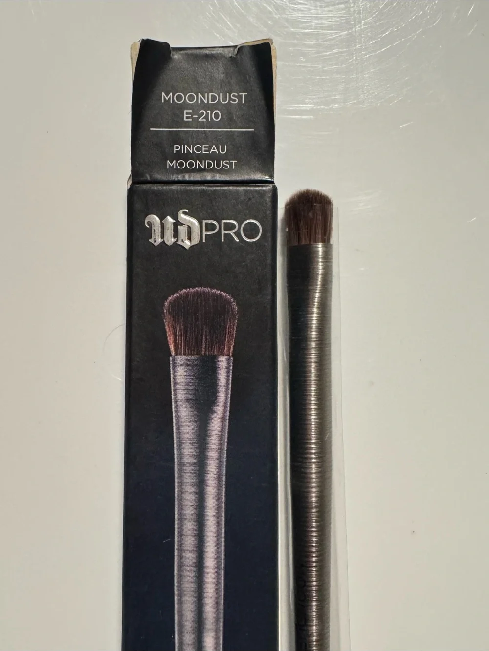 Urban Decay Moondust Eyeshadow Brush E-210